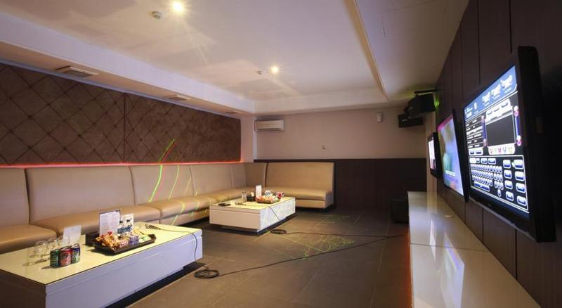 Grand Kecubung Hotel Pangkalanbuun Buitenkant foto