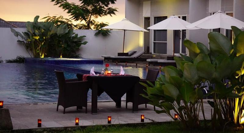 Grand Kecubung Hotel Pangkalanbuun Buitenkant foto