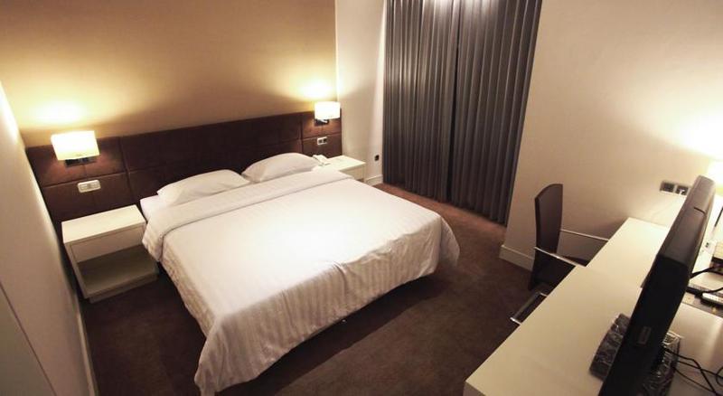 Grand Kecubung Hotel Pangkalanbuun Buitenkant foto