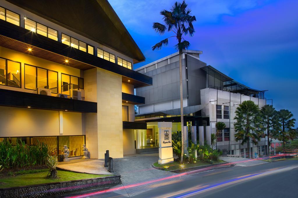 Grand Kecubung Hotel Pangkalanbuun Buitenkant foto