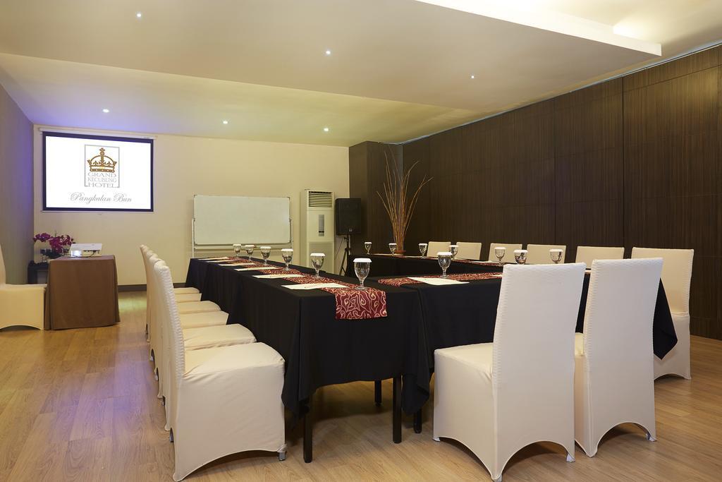 Grand Kecubung Hotel Pangkalanbuun Buitenkant foto