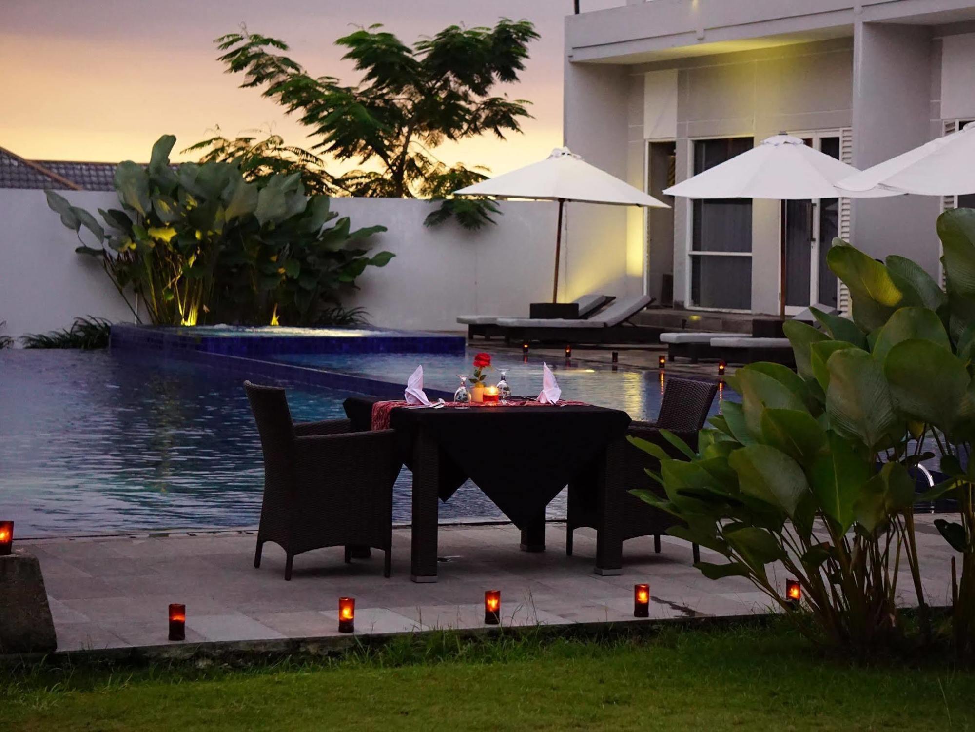 Grand Kecubung Hotel Pangkalanbuun Buitenkant foto
