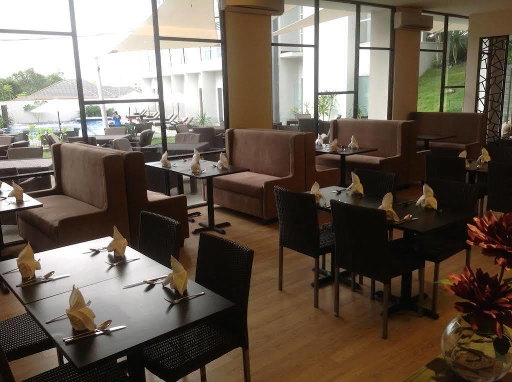 Grand Kecubung Hotel Pangkalanbuun Buitenkant foto