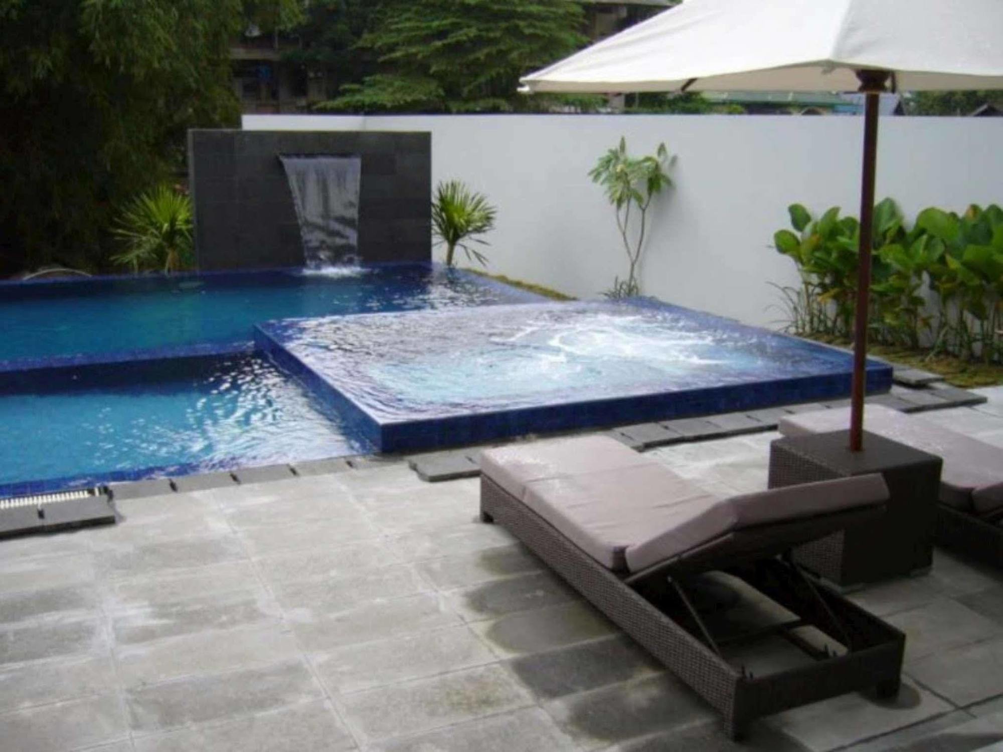 Grand Kecubung Hotel Pangkalanbuun Buitenkant foto